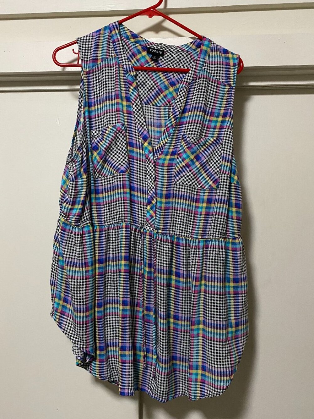 Torrid, sleeveless, black checkered blouse w/multi-color lines, size 1X